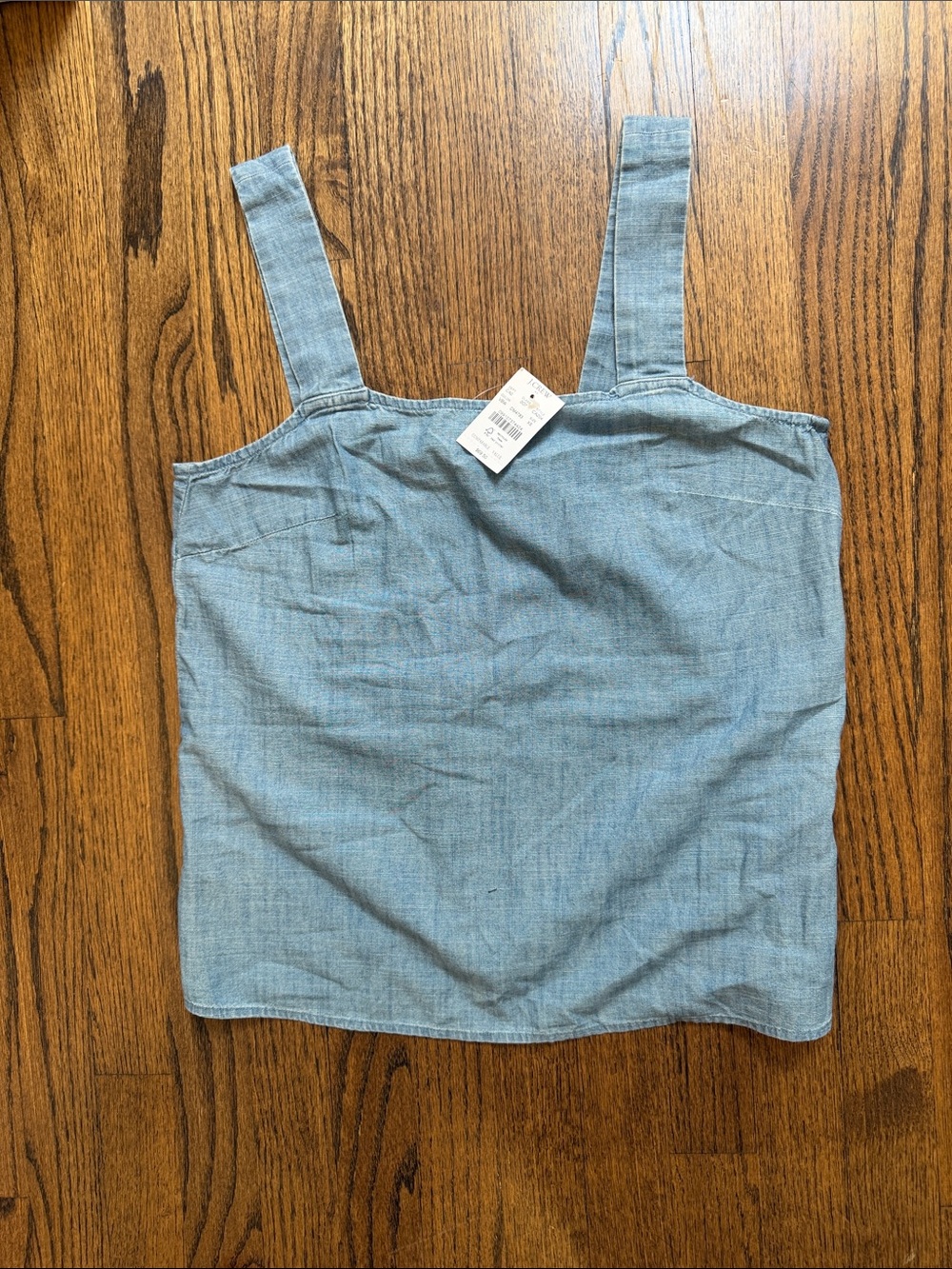 NWT   Women chambray tank